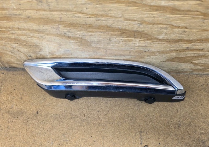 19 2021 22 TOYOTA COROLLA HATCHBACK REAR BUMPER RH EXHAUST TIP BEZEL MOLDING OEM