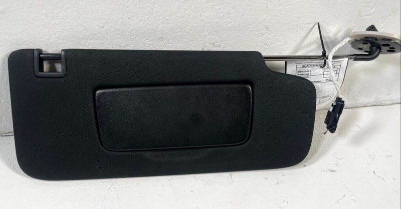 25-26 CHEVROLET EQUINOX FRONT RIGHT DRIVER SIDE SUN VISOR W/ MIRROR 1.5L #111310