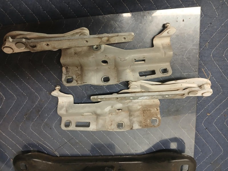 HOOD LOCK HINGE LATCH CATCH SET FRONT MERCEDESC230 2005 OEM