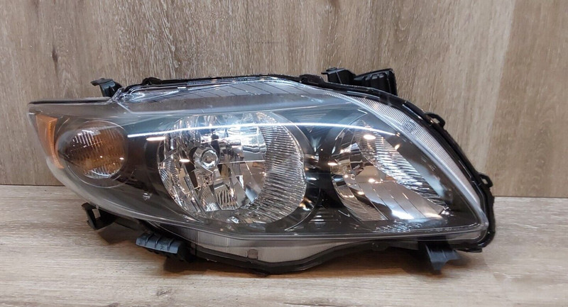 2011-2013 TOYOTA COROLLA RH HEADLIGHT OEM