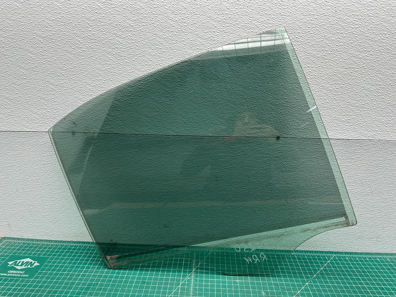 08-14 Mercedes Cclass W204 Sedan REAR RIGHT PASSENGER SIDE DOOR WINDOW GLASS OEM