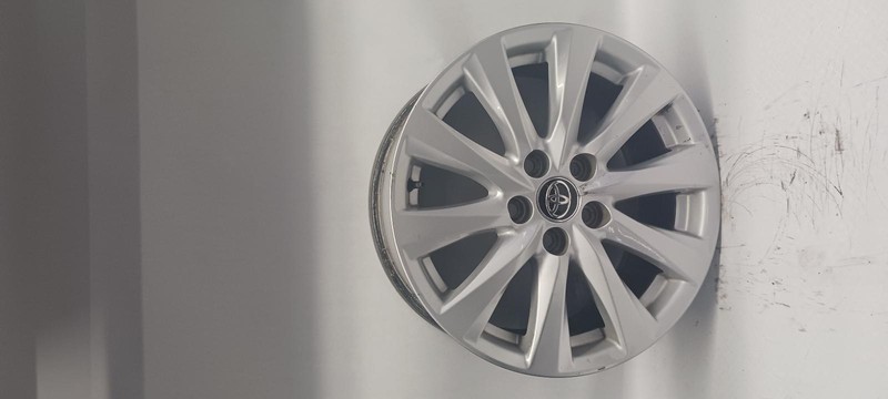 18-'20 TOYOTA CAMRY Wheel 17x7-1/2 alloy 10 spoke OEM Grade B