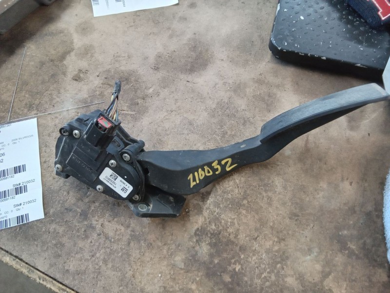 SILVRDO25 2006 DIESEL PEDAL581182