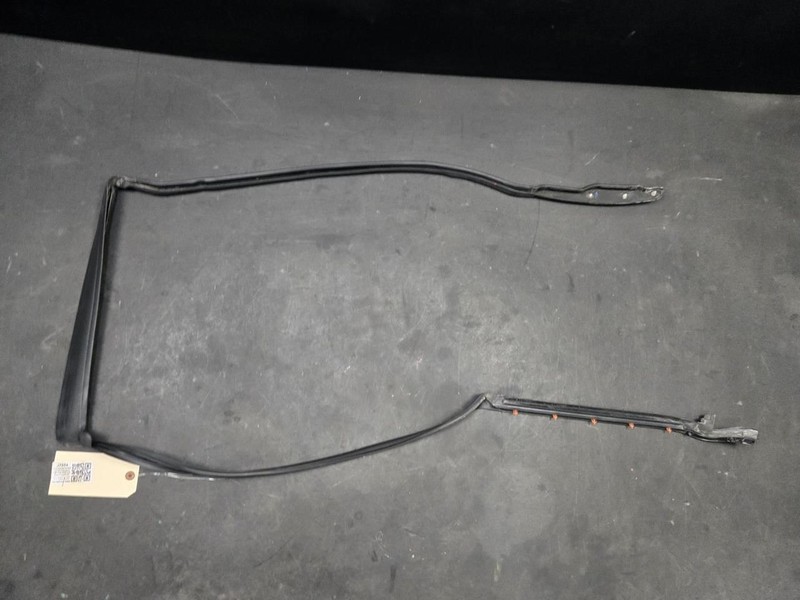 Rear Left Door Upper Weatherstrip 2018 Range Rover Velar LR143458 2019 - 2022