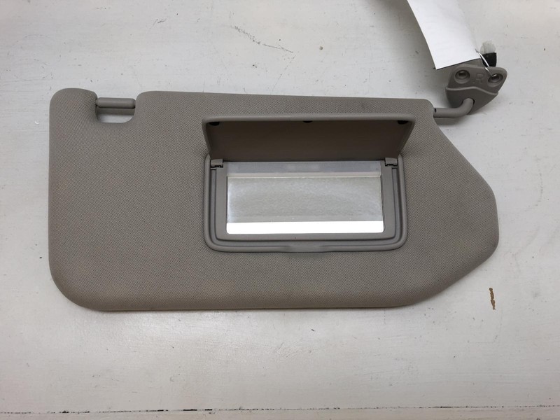 2020 NISSAN PATHFINDER Sun visor w/illumination right passenger OEM 19 20