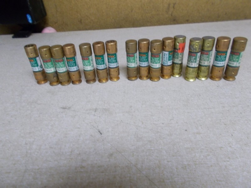Fusetron FRN-R-25, Lot of 16 25A 25 Amp 250V Fuses *FREE SHIPPING*