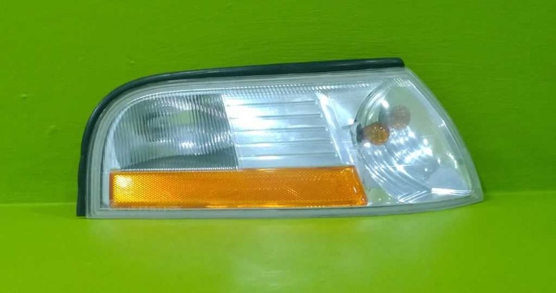 03 04 05 GRAND MARQUIS LS PASSENGER RIGHT PARK TURN SIGNAL LIGHT OEM 556-5