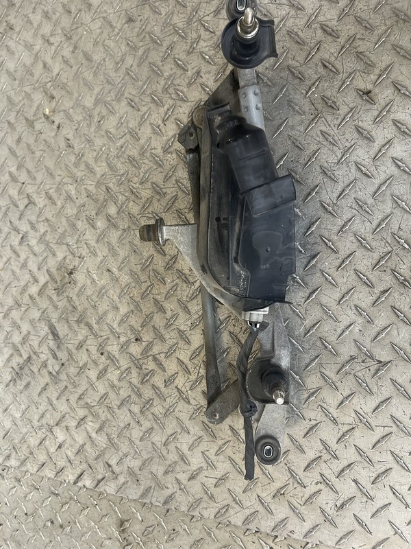 12-17 Fiat 500 Front Wiper Motor Transmission Tested Oem