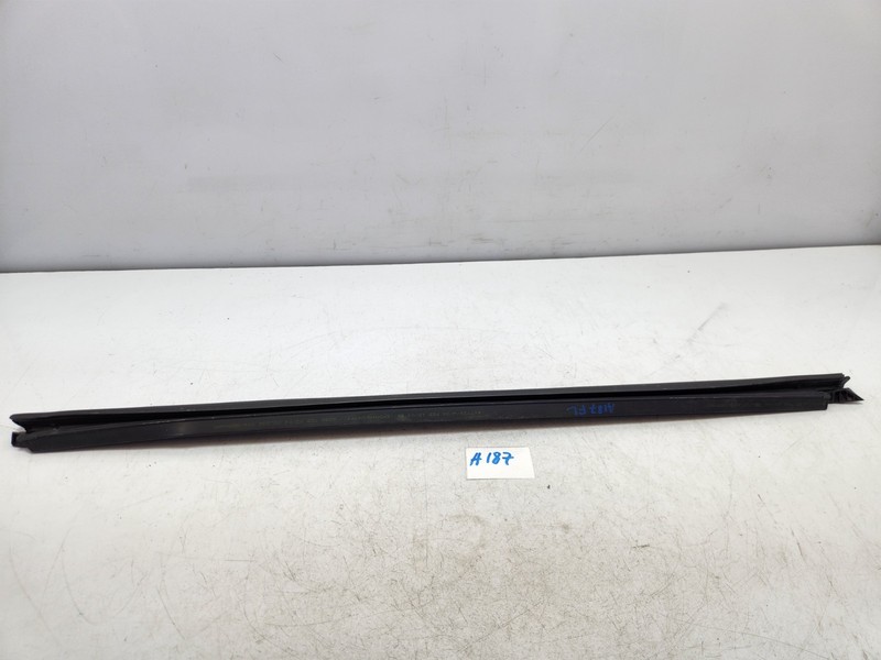 ✅ 2012-2019 OEM Mercedes W166 ML350 Front Left Driver Door Window Molding Seal