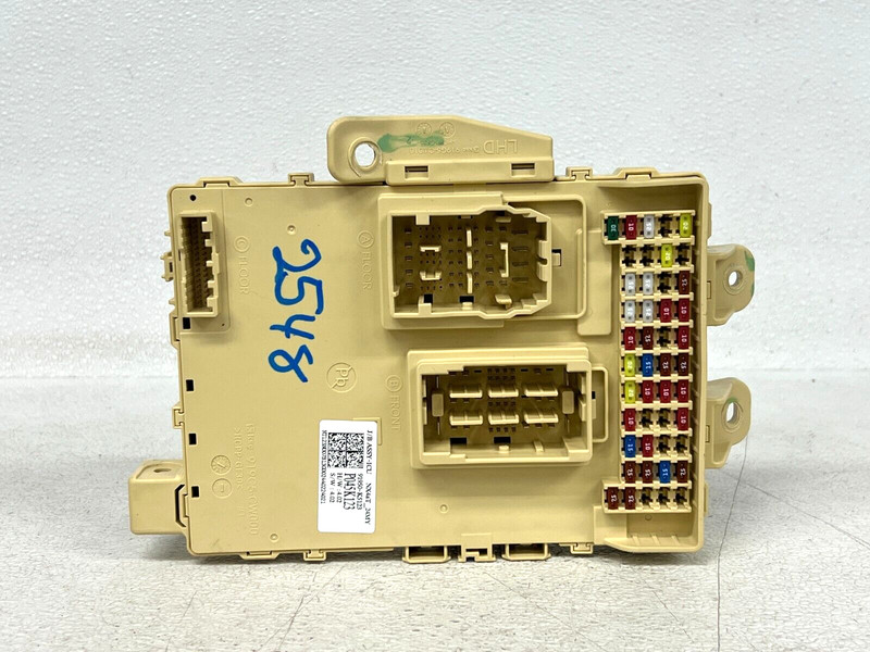 ⭐22-24 HYUNDAI SANTA CRUZ CABIN FUSE RELAY JUNCTION DISTRIBUTION BOX OEM LOT2548