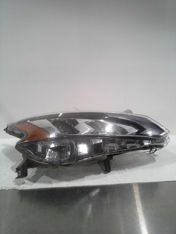 2019 Nissan Altima Right Headlight Assembly Grey OEM 668716 Used 110K Miles