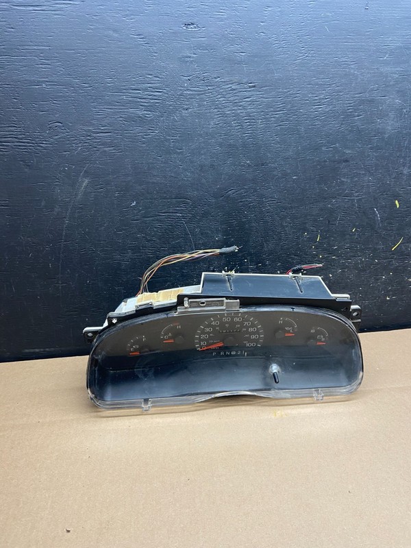 2001 - 2002 Ford Econoline E250 E350 Van Speedometer Instrument Cluster t4309 DG