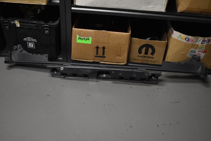 2018 LAND ROVER L405 REAR BUMPER MIDDLE BRACKET FACTORY OEM