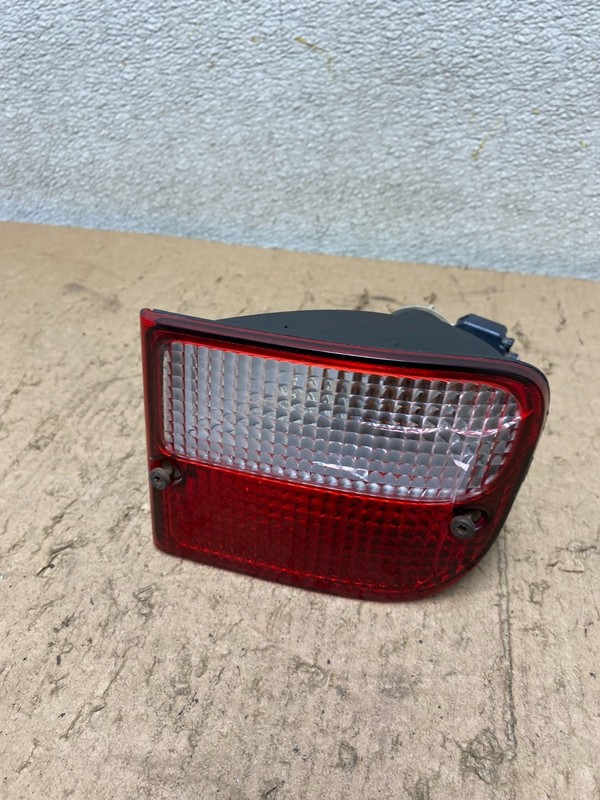 2004-2005 Land Rover Freelander Lower Right Passenger Bumper Tail Light S5266 DG