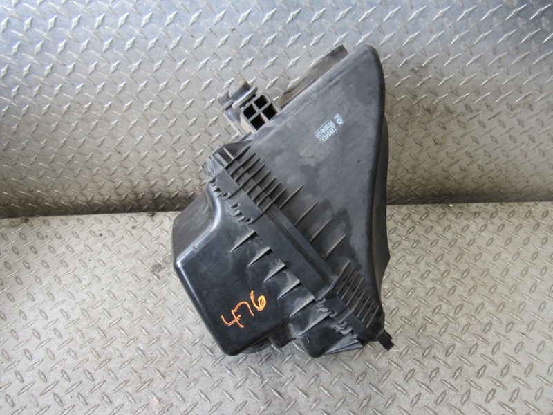 02 03 SATURN VUE AIR FILTER CLEANER BOX 3.0L
