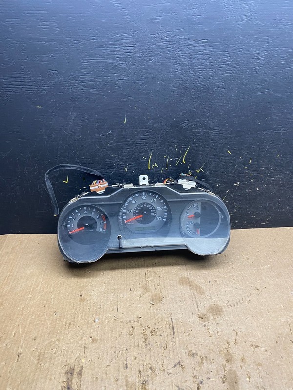 2002-2003 Nissan Pathfinder Xterra Cluster Speedometer Instrument OEM Z7334 DG