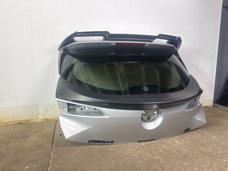 2019 - 2022 TOOTA COROLLA HATCHBACK Trunk/Hatch/Tailgate OEM SILVER