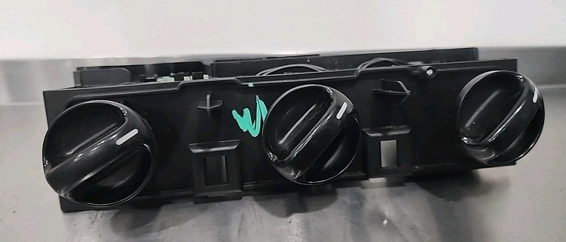 00 Thru 06 TundraDashboard Dash Manual Heat AC Climate Control OEM Factory OE