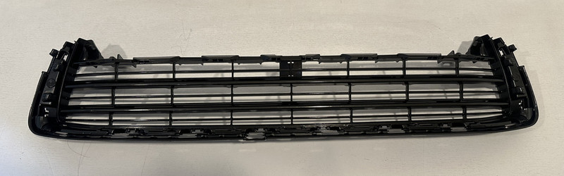 2014-16 TOYOTA HIGHLANDER GRILLE LOWER PART# 53112-0E120 OEM