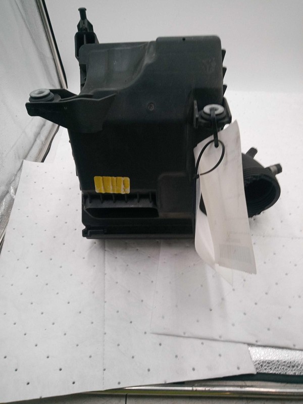 Used Air Cleaner Assembly fits: 2018 Hyundai Santa fe 2.4 Grade A