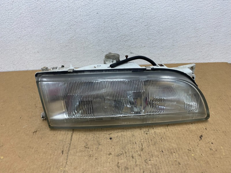 1994-1996 Infiniti Q45 Right Passenger Side Front Halogen Headlight OE AC3551 DG