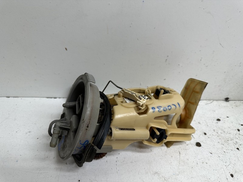 2001-2005 BMW 330i Fuel Pump w Sending Unit & Bracket Oem