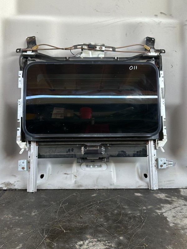 2004 2005 2006 2007 2008 MAZDA RX-8 SUNROOF ASSEMBLY MOTOR GLASS