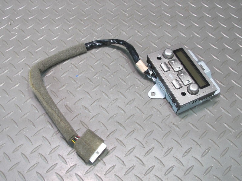 2005-2007 LEXUS UZJ100L LX470 REAR CENTER CONSOLE AUDIO STEREO CONTROLLER