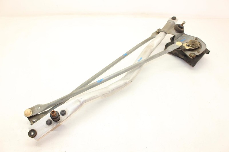 97-04 CORVETTE 5.7L LS1 Windshield Wiper Transmission and Motor 10441147