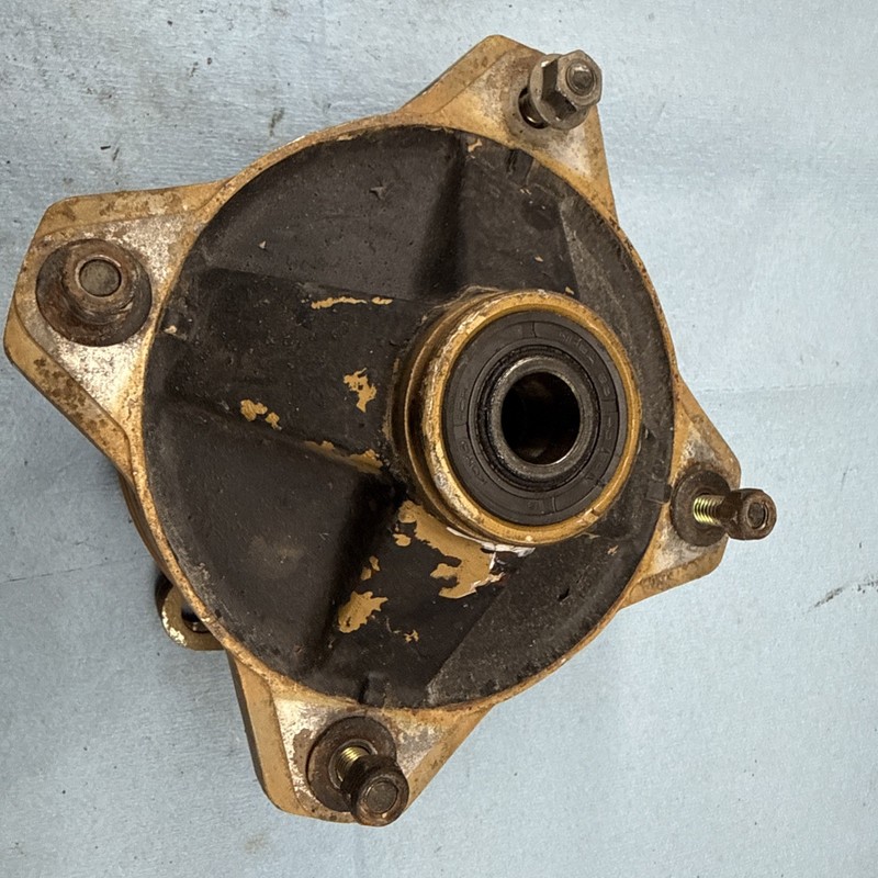 1989 YAMAHA MOTO 4 250 Front Left Wheel Hub And Brakes