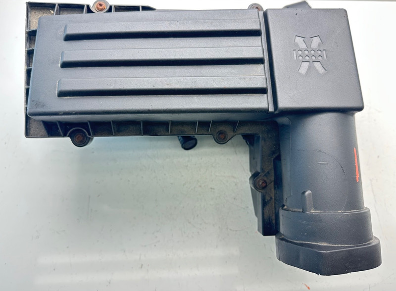 2011-2017 VOLKSWAGEN TIGUAN 2.0 AIR INTAKE BOX ASSEMBLY OEM