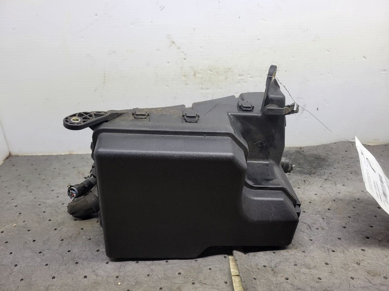 Fuse Box Engine Thru 6/11 Fits 11 SIENNA 1730750