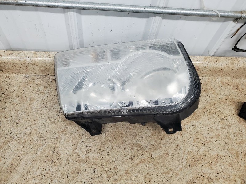 Passenger Right Headlight Xenon HID Fits 05-10 300 300917