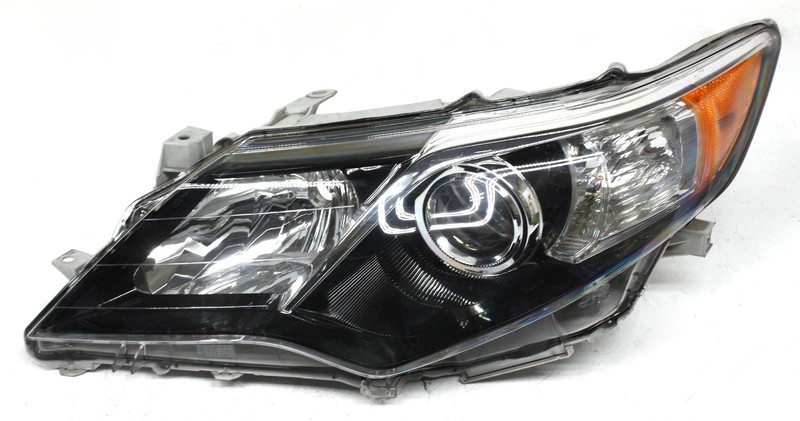 OEM Left Driver Side Halogen Headlamp For Toyota Camry SE Black bezel 8115006800