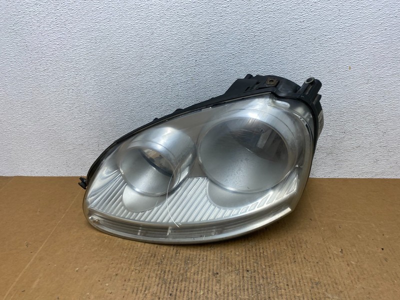 2005 to 2010 Volkswagen Jetta Left Driver LH Side Headlight Halogen AE1382 DW