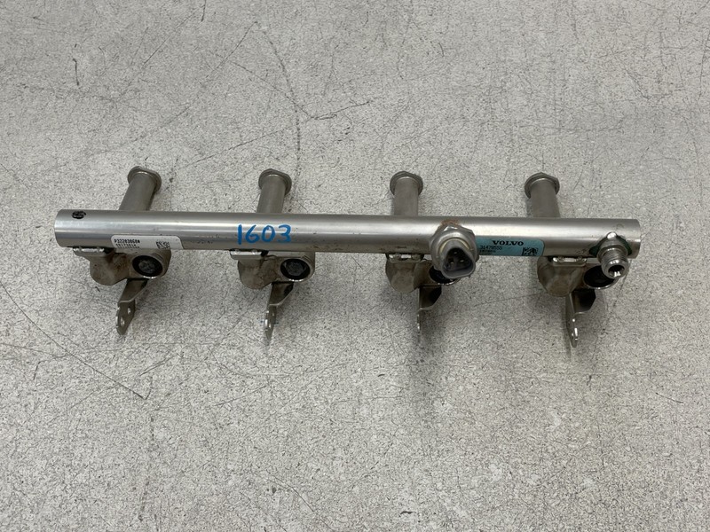 18 19 20 21 22 Volvo XC60 Fuel Injector Rail Line 2.0L 1603 OEM