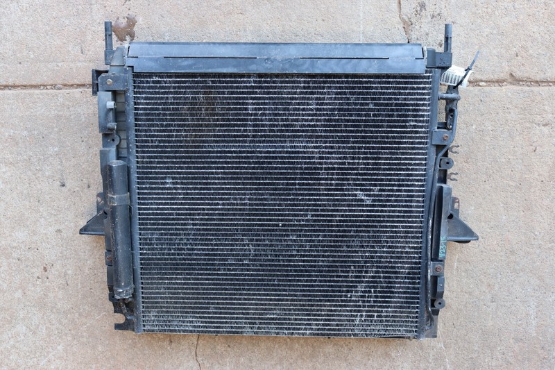 2010-2013 RANGE ROVER SPORT 5.0L ENGINE REAR MAIN COOLING RADIATOR OEM