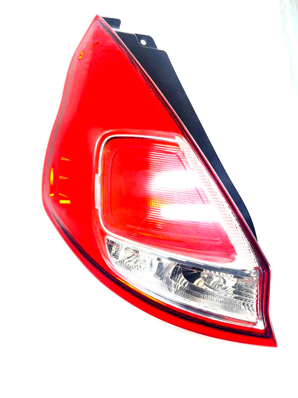 2016 Fiesta ST Hatchback Taillight LH Driver Side Oem# D2BZ13405E Lite Scratches