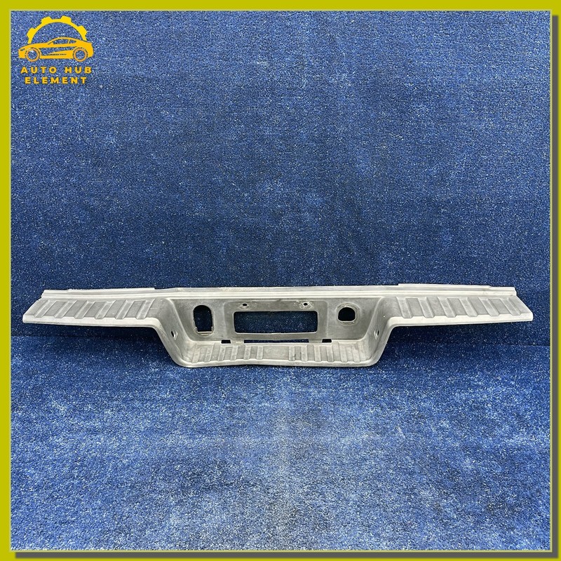 2015-2020 GMC CANYON CHEVY COLORADO REAR BUMPER STEP PAD OEM 22890958