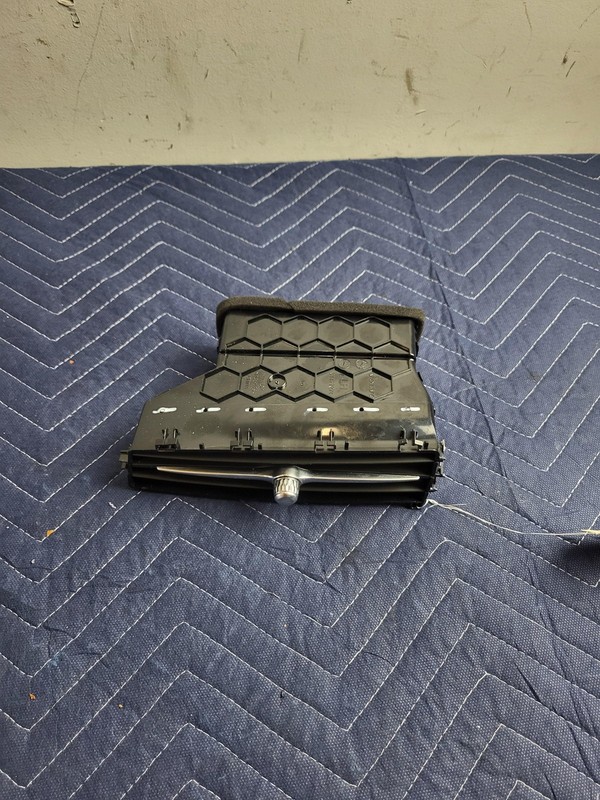 Used Oem VOLVO Dash Center Left AC Heater Vent 31477274 for 2024 S60 2.0l Awd
