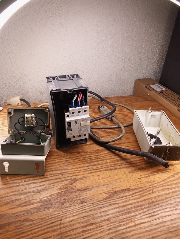3VU1300-1MJ00ZEF Siemens Housing With 3VU1300 starter, Switch&Housing Included(A