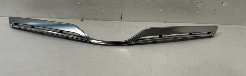 2010-11 TOYOTA CAMRY GRILLE TRIM / GARNISH OEM PART# 53101-33260