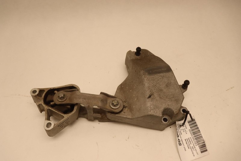 2014-2019 MERCEDES CLA250 C117 2.0L RIGHT SIDE ENGINE MOTOR SUPPORT BRACKET OEM