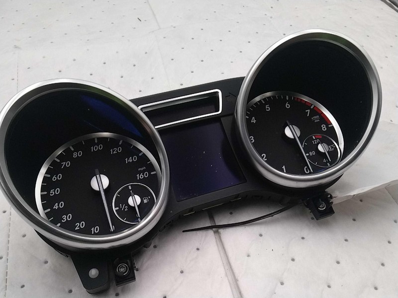 2015 MERCEDES GL-Class Speedometer Gauge OEM Black 147K Miles NJ25-27099-688129