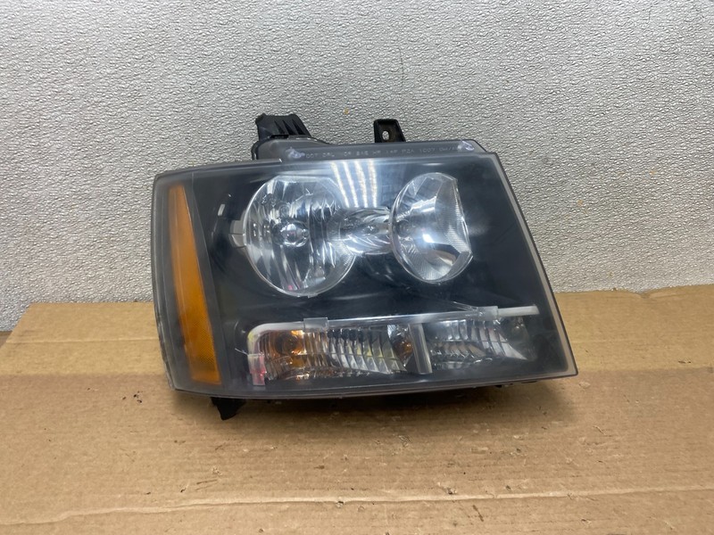 2007 to 2013 Chevrolet Suburban Tahoe Right Passenger RH Headlight Oem AB5152 DW