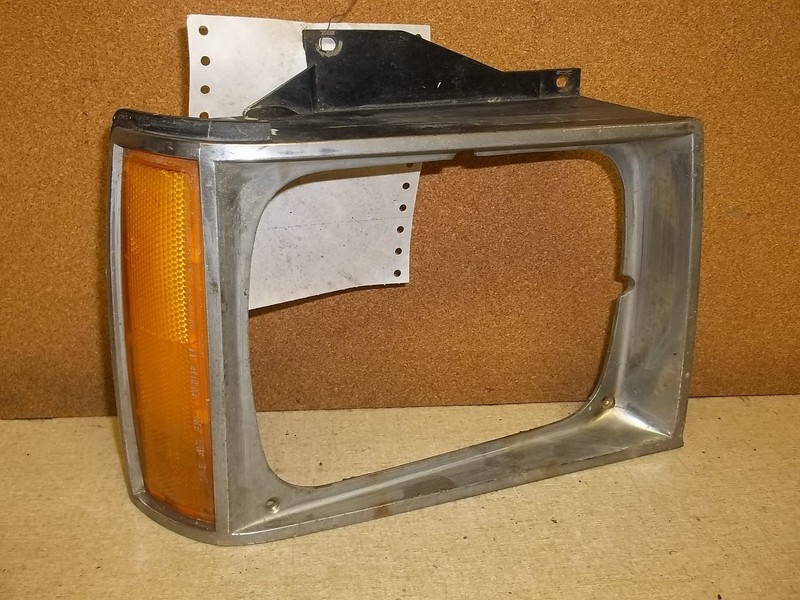 1985 S10 PU Headlamp Headlight Chrome Bezel 15591588 *FREE SHIPPING*