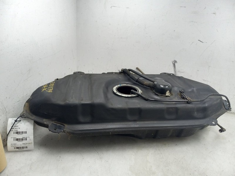 04-05 SCION XB 1.5L FWD AT GAS FUEL TANK