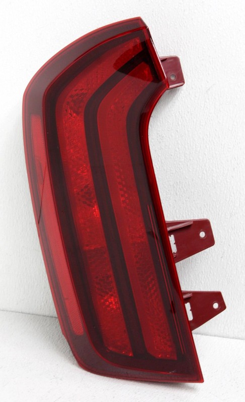 OEM Kia Telluride Left Driver Side Tail Lamp 92401-S9000 - Lens Chip