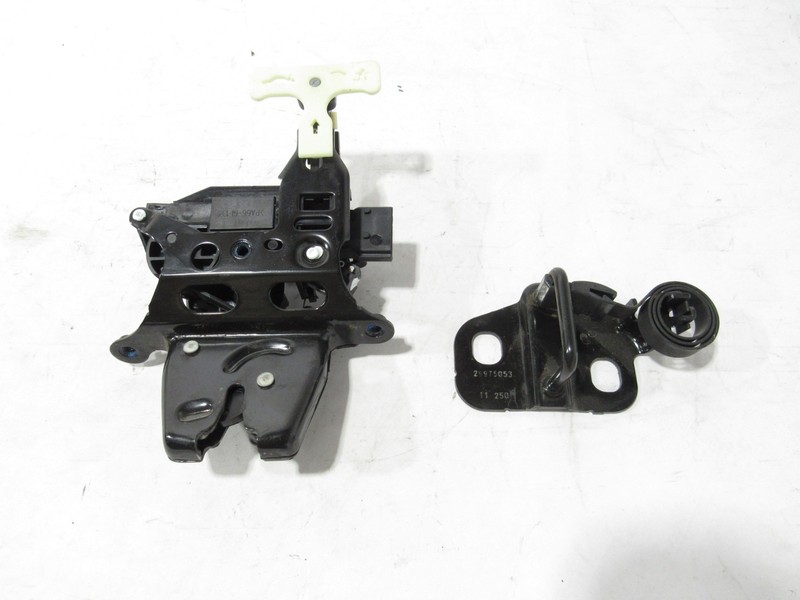 11 12 Fisker Karma 2012 Rear Trunk Lid Lock Latch Actuator w/ Striker Catch |@2