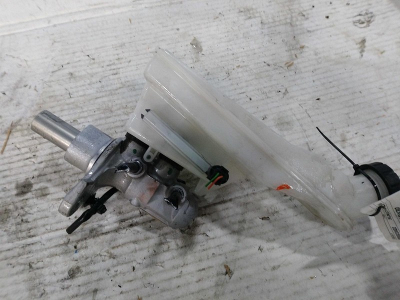 2017 INFINITI QX30 Brake Master Cylinder OEM White 2.0L 71K Miles NJ25-21622